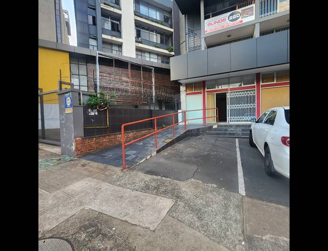 300M² RETAIL TO LET IN OVERPORT